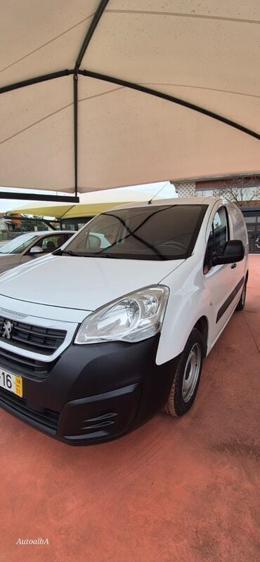 Branco Usado 2018 Peugeot Partner Premium Monovolume | € 11.500 (Preço justo) - Imagem 1/4