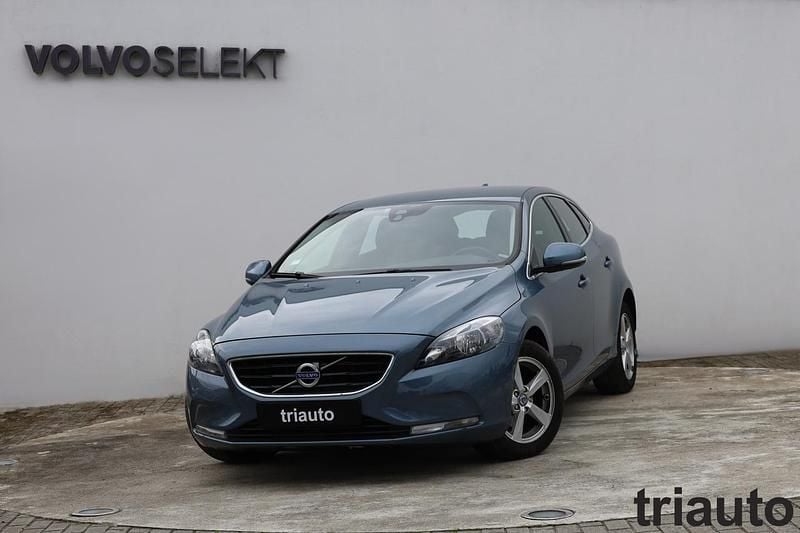Usado Volvo V40 Momentum 120 HP (88 kW) 2013 Branco gelo Carrinha