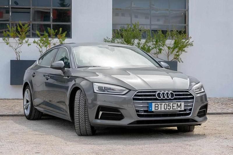 Cinzento Usado 2019 Audi A5 Coupé | € 27.750 (Super Preço) - Imagem 1/4