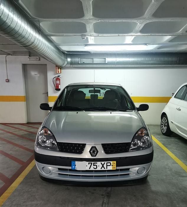 Usado 2004 Renault Clio II Sedan | € 3.990 (Preço justo) - Imagem 1/4