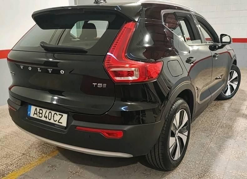 Preto Usado 2020 Volvo XC40 Momentum SUV | € 26.699 (Preço justo) - Imagem 1/1