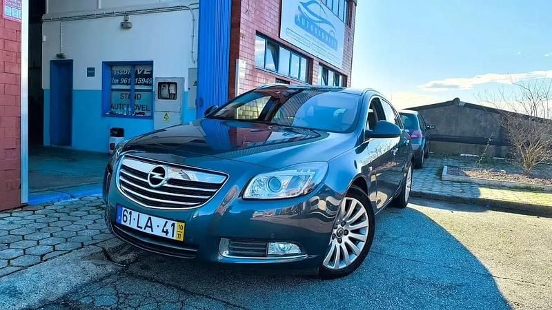 Azul escuro Usado 2010 Opel Insignia Cosmo Carrinha | € 7.800 (Bom preço) - Imagem 1/4