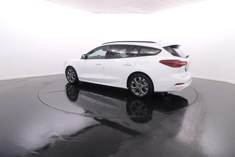 Usado Ford Focus ST-Line 115 HP (84 kW) 2023 Branco Carrinha