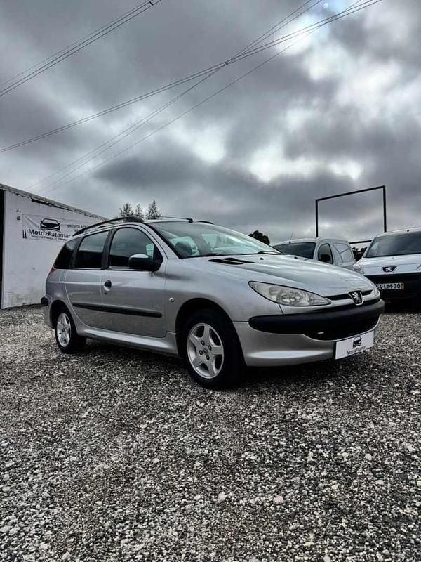 Cinzento Usado 2005 Peugeot 206 Carrinha | € 2.000 (Preço justo) - Imagem 1/4