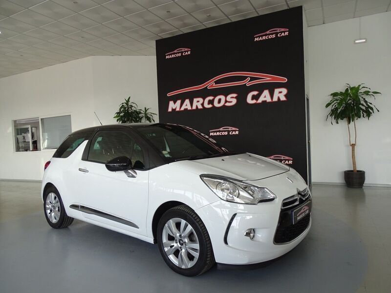Branco Usado 2015 DS Automobiles DS3 Be Chic Citadino | € 12.400 (Caro) - Imagem 1/4