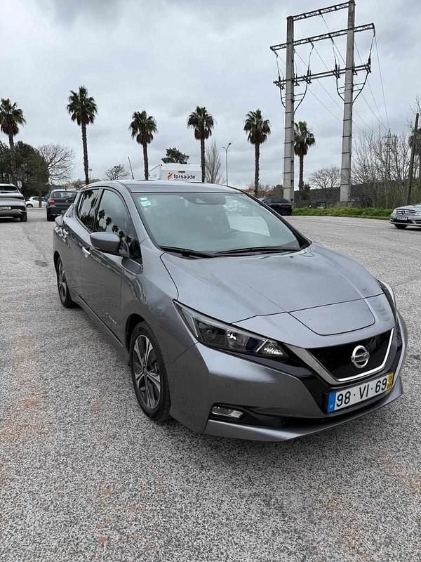 Usado Nissan Leaf 110 kW (150 HP) 2018 Cinzento Citadino