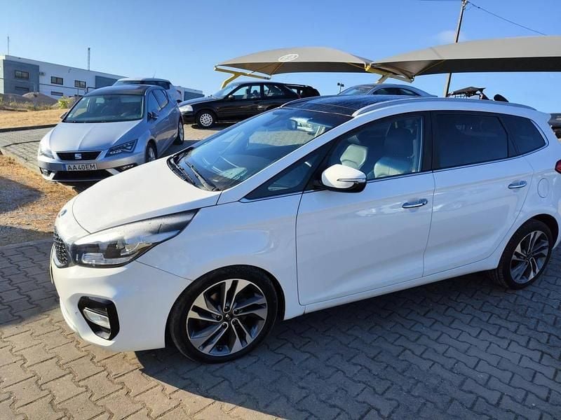Branco Usado 2017 Kia Carens Monovolume | € 16.990 (Preço justo) - Imagem 1/2