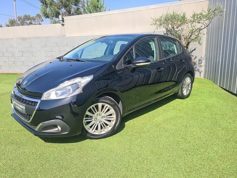 Preto Usado 2019 Peugeot 208 Signature Sky Citadino | € 10.490 (Bom preço) - Imagem 1/4