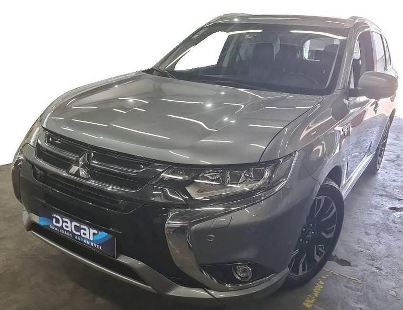 Cinzento Usado 2017 Mitsubishi Outlander P-HEV | € 17.899 (Bom preço) - Imagem 1/4
