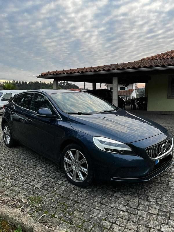 Usado Volvo V40 120 HP (88 kW) 2016 Azul
