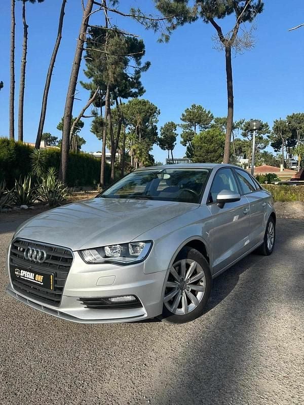 Cinza Usado 2014 Audi A3 Attraction Sedan | € 15.900 (Preço justo) - Imagem 1/4