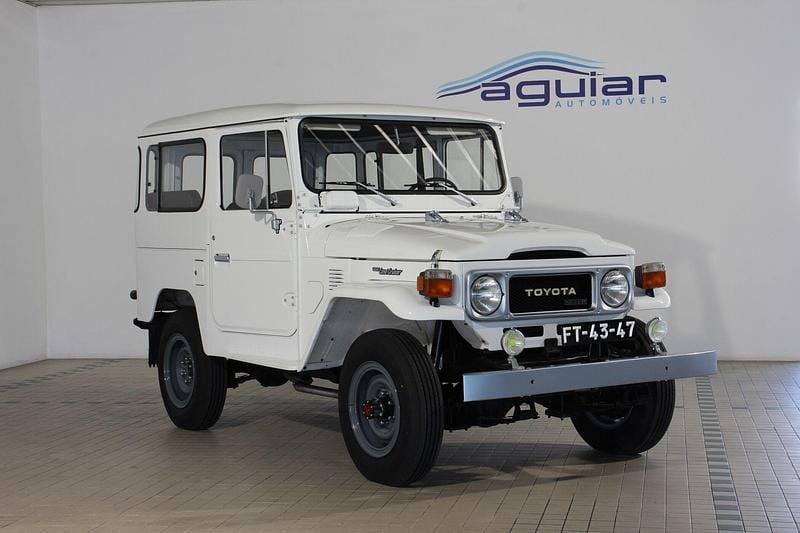 Usado Toyota Land Cruiser 76 HP (55 kW) 1986 Branco SUV
