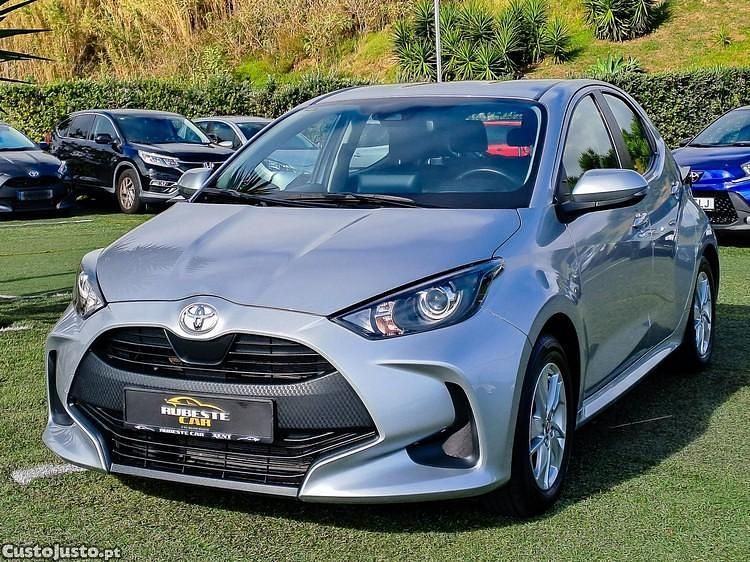 Cinza Usado 2023 Toyota Yaris Plus Citadino | € 19.499 (Preço elevado) - Imagem 1/1