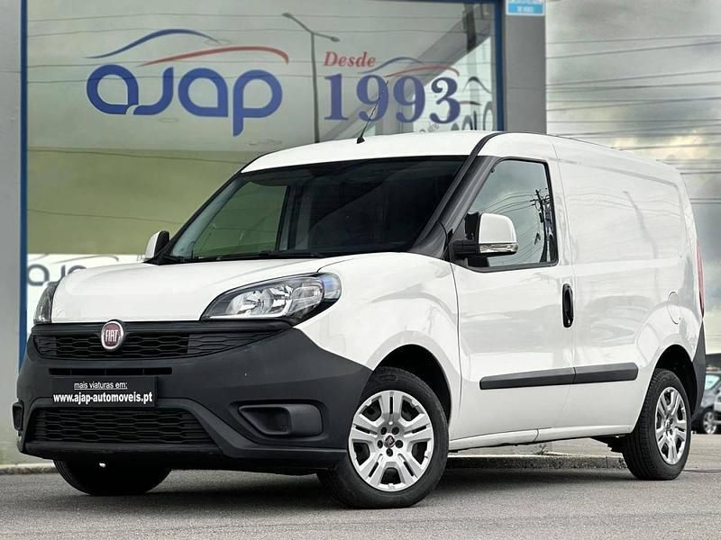 Branco Usado 2019 Fiat Doblò Monovolume | € 10.370 (Preço justo) - Imagem 1/4