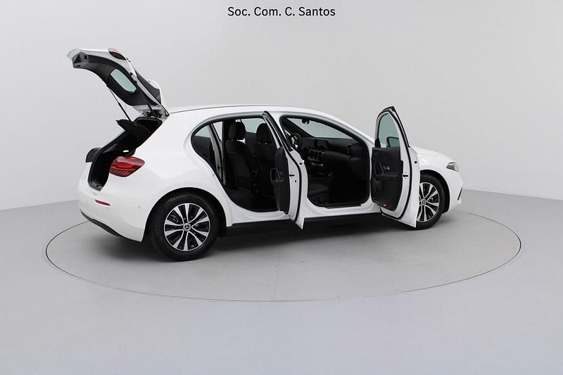 Usado Mercedes A180 Advanced 116 HP (85 kW) 2025 Branco Sedan