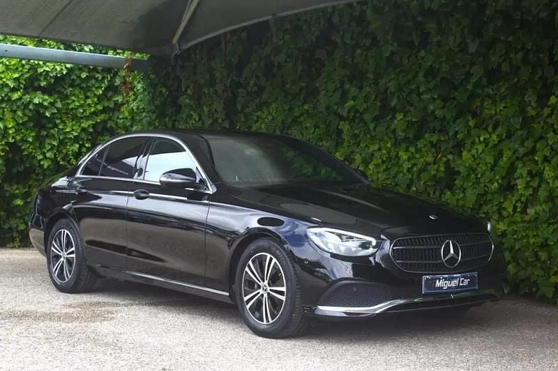 Preto Usado 2020 Mercedes E200 Avantgarde Sedan | € 41.900 - Imagem 1/4