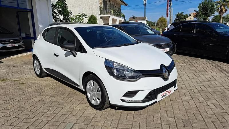 Usado Renault Clio IV Zen 75 HP (55 kW) 2019 Branco Sedan