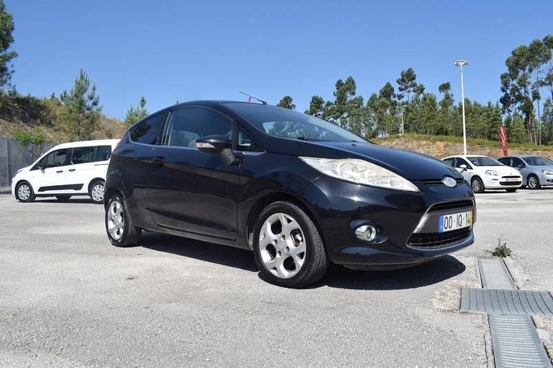 Preto Usado 2010 Ford Fiesta Citadino | € 5.900 (Preço justo) - Imagem 1/4
