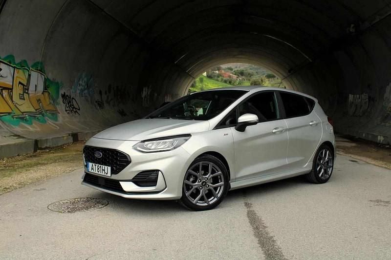 Cinzento Usado 2022 Ford Fiesta Citadino | € 18.990 (Preço justo) - Imagem 1/4