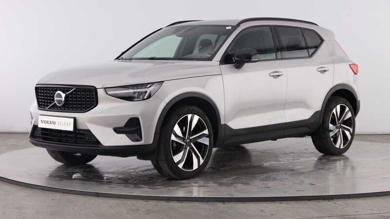 Prateado Usado 2024 Volvo XC40 SUV | € 37.200 (Caro) - Imagem 1/4