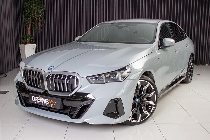 Cinza Usado 2023 BMW i5 Comfort Edition Sedan | € 62.800 (Super Preço) - Imagem 1/4