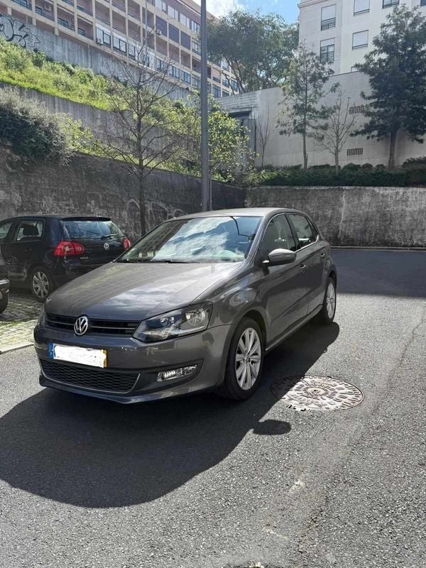 Cinzento Usado 2011 VW Polo Highline Citadino | € 8.500 (Preço justo) - Imagem 1/4