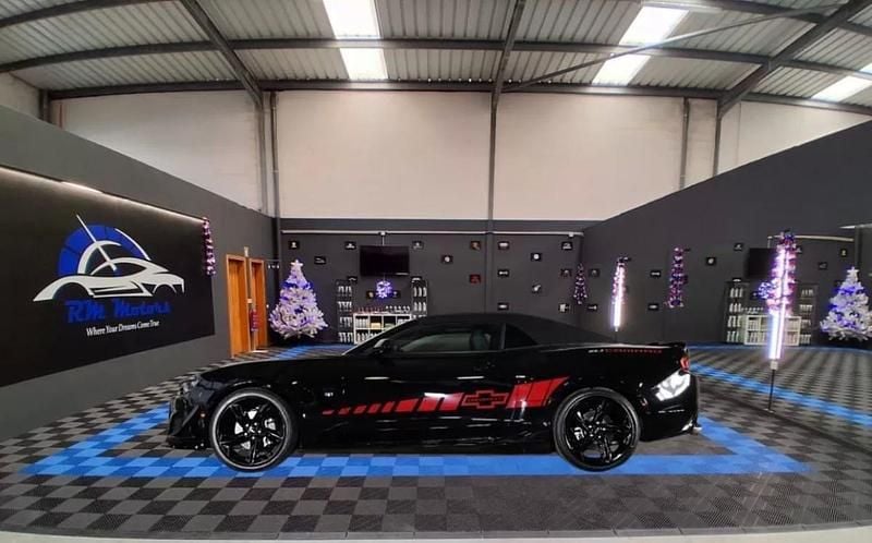 Usado Chevrolet Camaro 340 HP (250 kW) 2024 Preto Cabrios