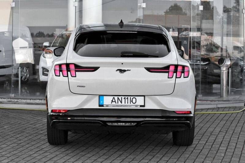 Usado Ford Mustang Mach-E 258 kW (351 HP) 2022 Branco SUV