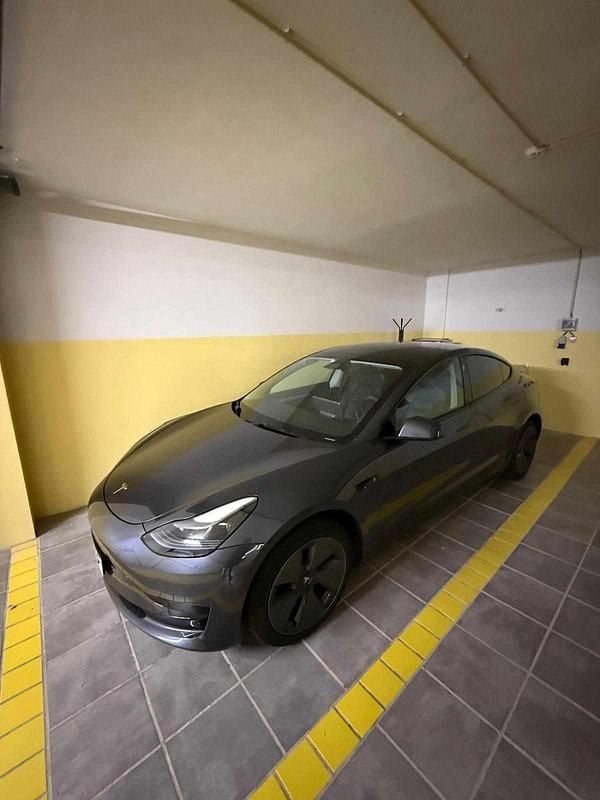Usado Tesla Model 3 Standard Range Plus 208 kW (283 HP) 2022 Cinzento Sedan