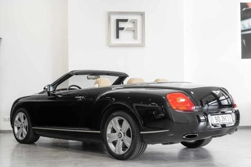 Usado Bentley Continental 560 HP (411 kW) 2007 Preto Sedan