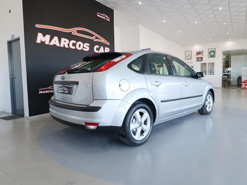 Usado Ford Focus Trend 109 HP (80 kW) 2006 Cinza