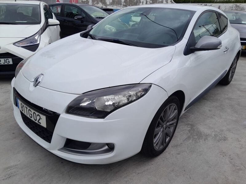 Branco Usado 2010 Renault Mégane III Coupé | € 12.900 - Imagem 1/4