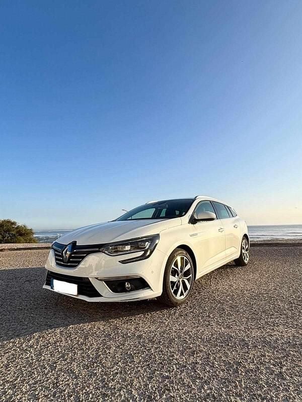 Branco Usado 2017 Renault Mégane GrandTour Carrinha | € 17.000 (Caro) - Imagem 1/4