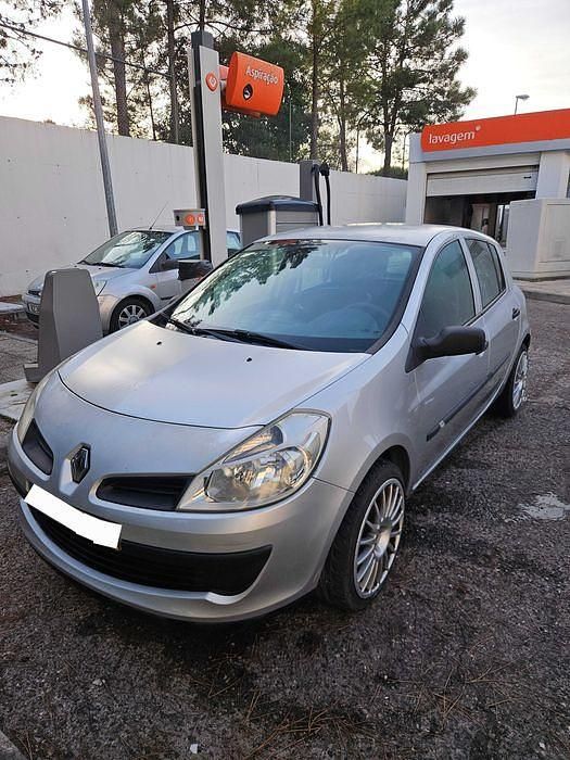 Usado 2008 Renault Clio II Sedan | € 3.450 (Preço justo) - Imagem 1/4