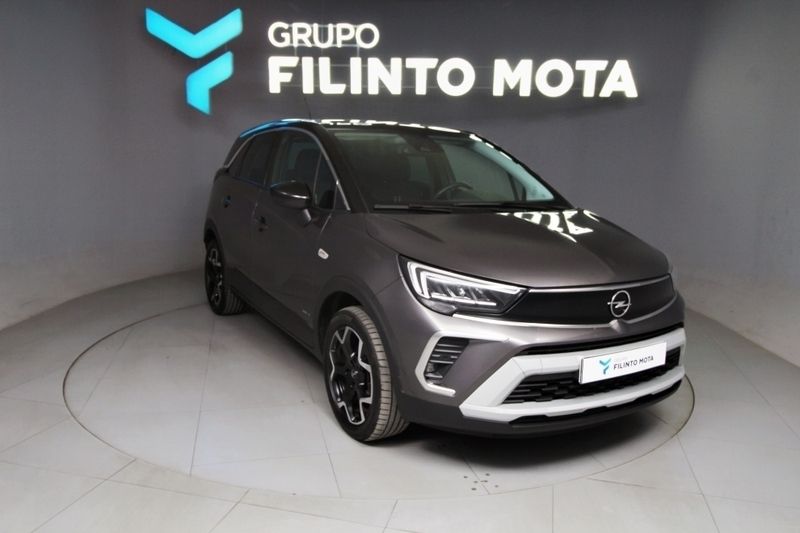 Cinzento Usado 2023 Opel Crossland Design & Tech SUV | € 16.190 (Preço justo) - Imagem 1/1