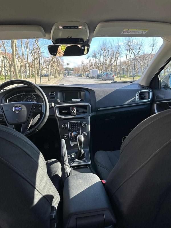 Usado Volvo V40 115 HP (84 kW) 2014 Preto Carrinha
