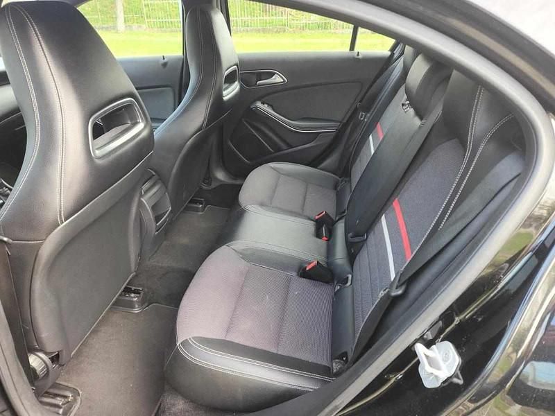 Preto Usado 2014 Mercedes A180 Citadino | € 13.950 (Preço justo) - Imagem 1/4