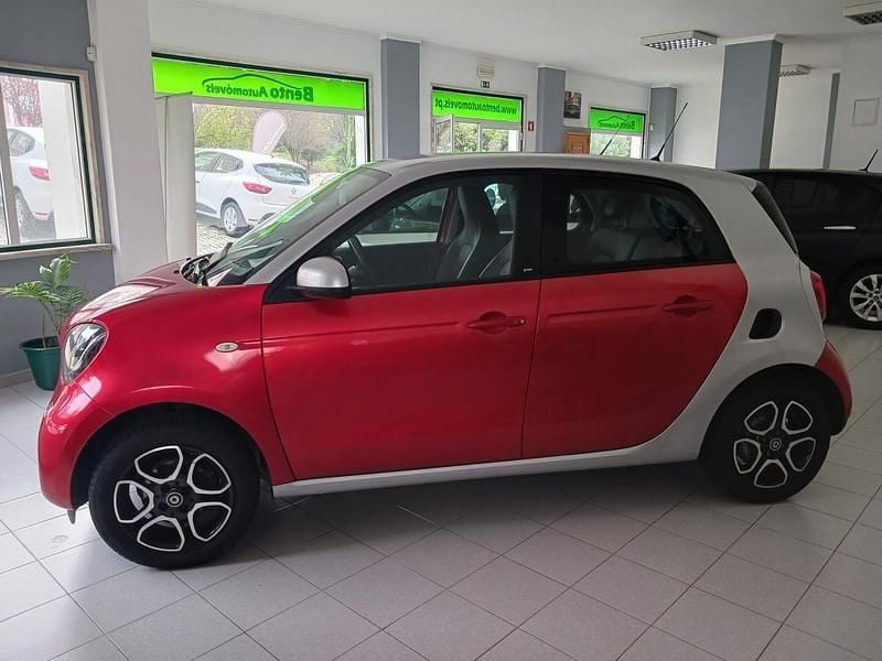 Vermelho Usado 2016 Smart ForFour Citadino | € 9.499 - Imagem 1/3
