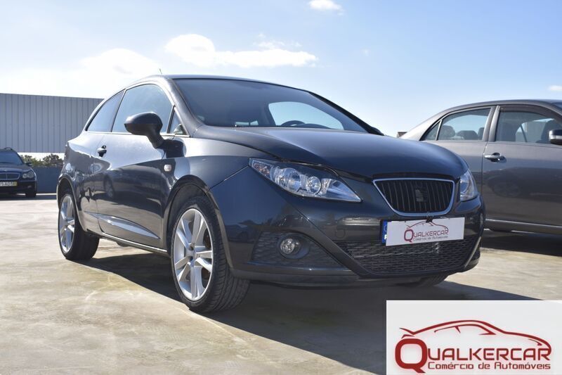 Cinza Usado 2008 Seat Ibiza SC Citadino | € 8.500 - Imagem 1/4