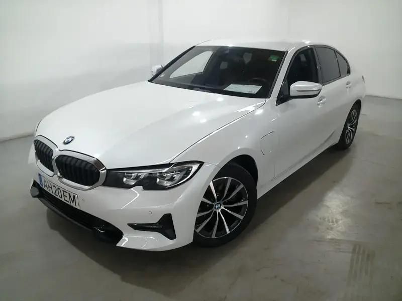 Branco Usado 2021 BMW 320e Sport Line Sedan | € 30.990 (Preço elevado) - Imagem 1/4