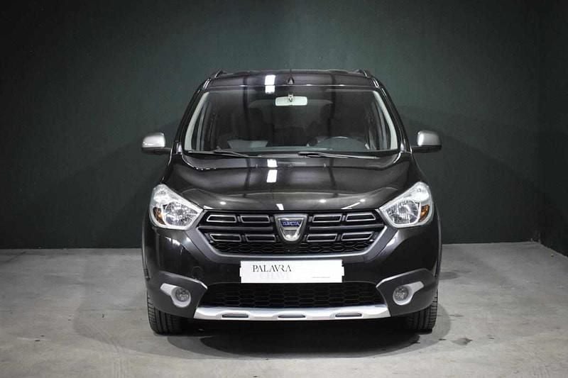 Cinzento Usado 2022 Dacia Lodgy Monovolume | € 16.950 (Preço justo) - Imagem 1/4