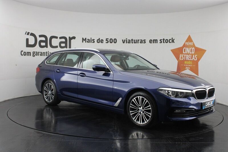 Azul Usado 2018 BMW 520 Sport Line Sedan | € 27.899 (Preço justo) - Imagem 1/4