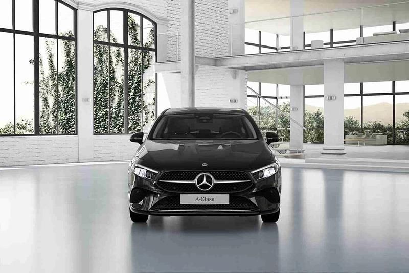 Preto Novo 2025 Mercedes A200 Citadino | € 45.725 (Preço justo) - Imagem 1/4