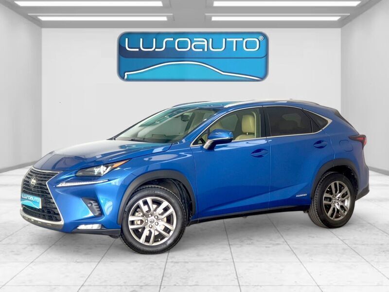 Azul Usado 2019 Lexus NX300h Executive Line SUV | € 35.900 - Imagem 1/4