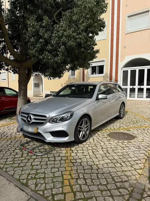 Usado Mercedes E250 204 HP (150 kW) 2016 Cinza Carrinha