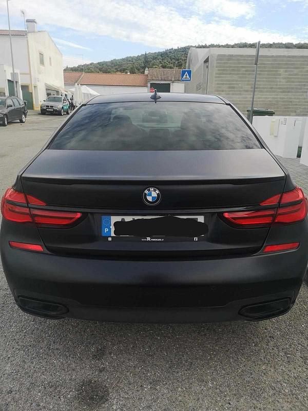 Usado BMW 730 265 HP (194 kW) 2018 Preto Sedan