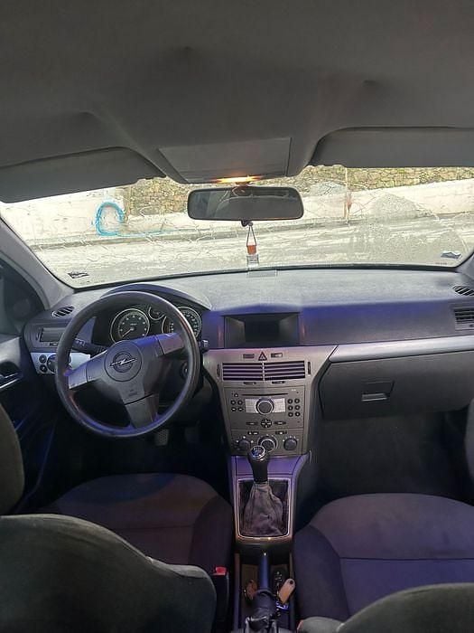 Usado Opel Astra 90 HP (66 kW) 2006 Sedan