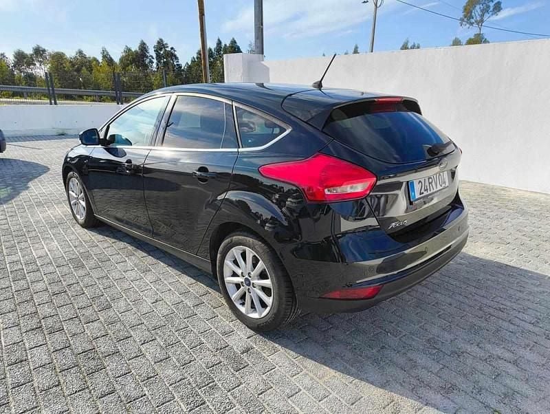 Usado Ford Focus 120 HP (88 kW) 2016 Preto