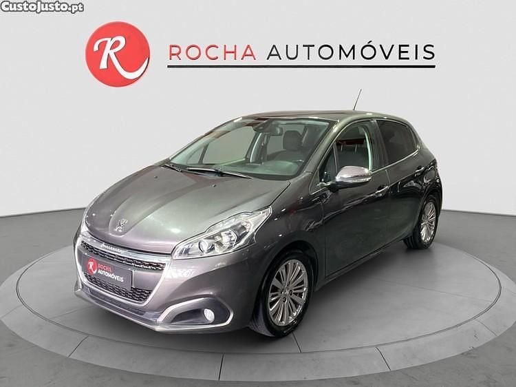 Cinza Usado 2018 Peugeot 208 Style Citadino | € 9.999 (Preço justo) - Imagem 1/1