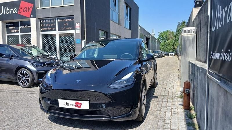 Preto Usado 2022 Tesla Model Y Standard Range SUV | € 33.999 (Preço justo) - Imagem 1/4